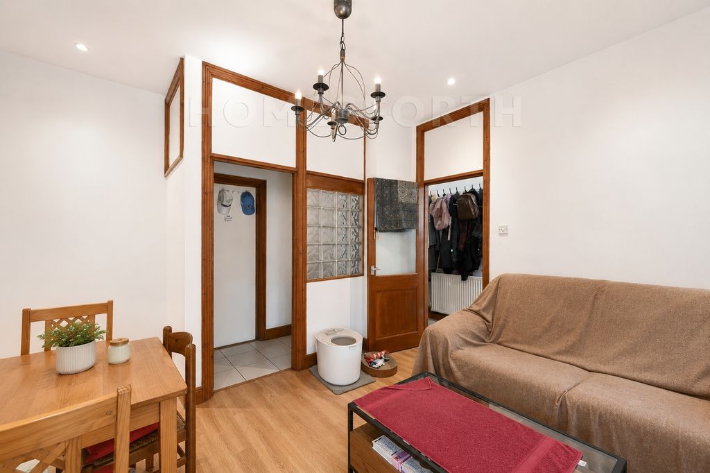 Property photo 3 of 8 Photo 4