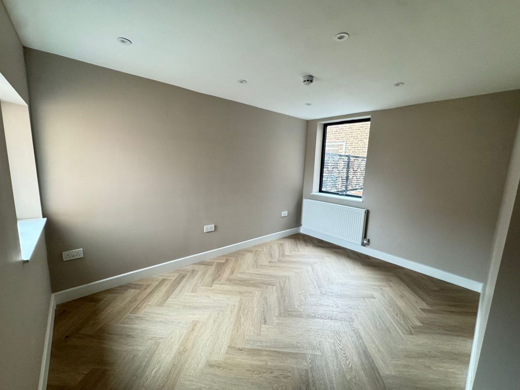 Property photo 3 of 5 Gallery