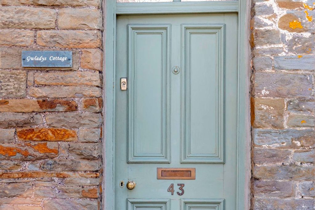 Property photo 3 of 44