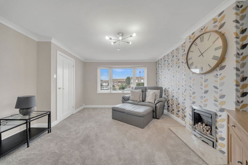 Property photo 3 of 27