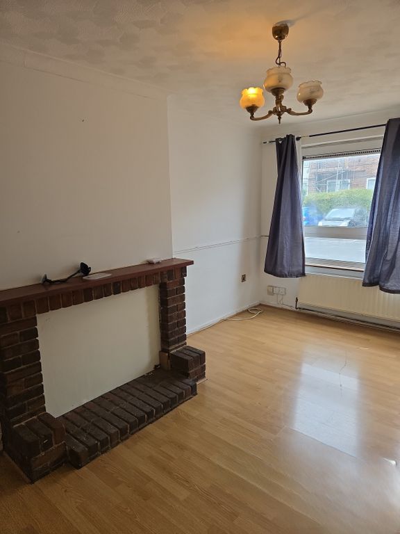 Property photo 2 of 6 Henry Walk 2