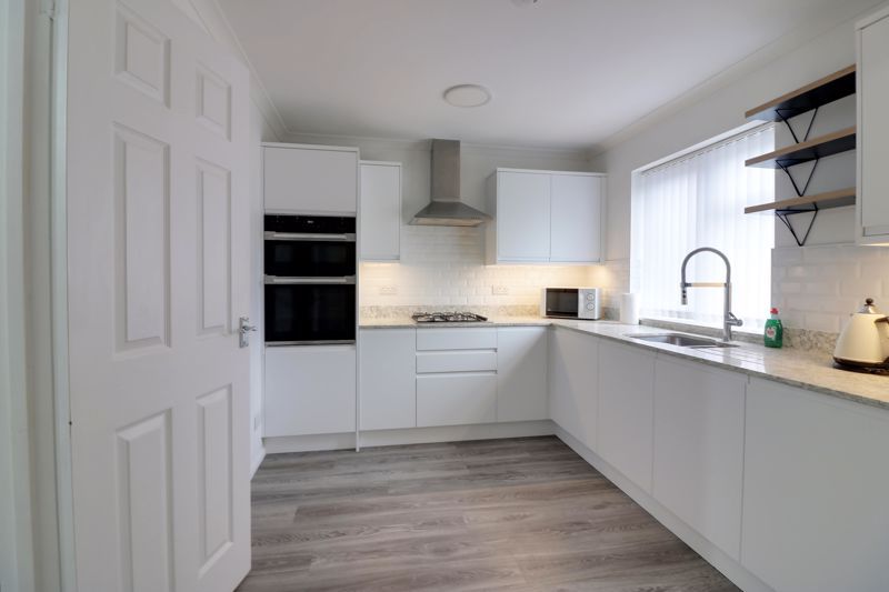 Property photo 3 of 14 Kitchen