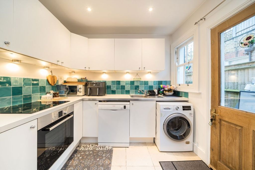 Property photo 2 of 8