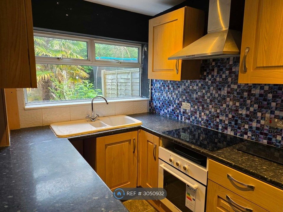 Property photo 3 of 7 Kitchen