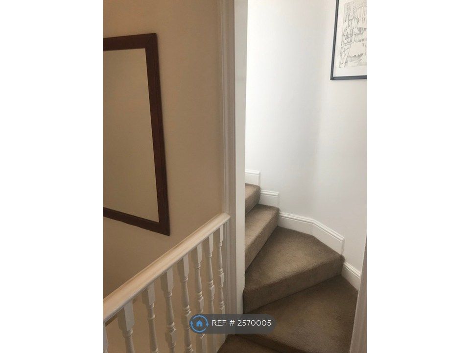 Property photo 2 of 12 Landing