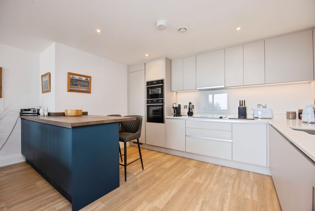 Property photo 2 of 20 Pbox-Img.Jpg