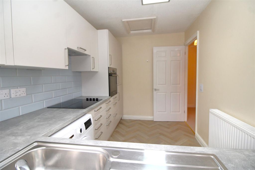 Property photo 3 of 11 Kitchen 2 .Jpg