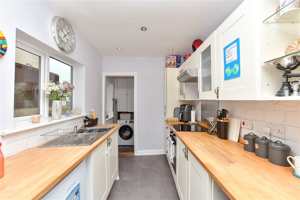 Property photo 2 of 11 Kitchen