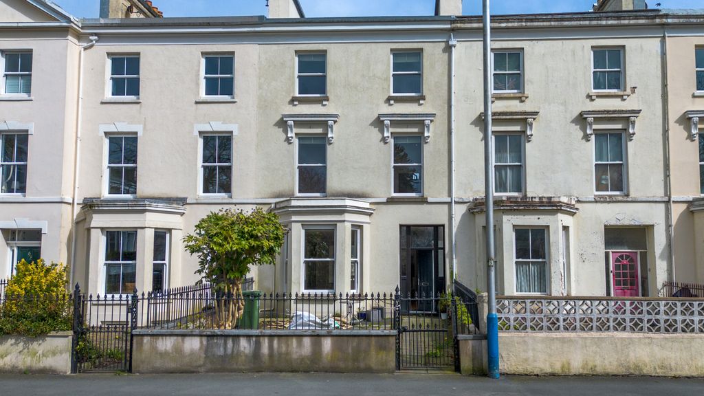 Property photo 1 of 29