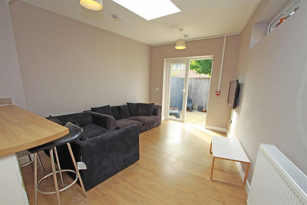 Property photo 2 of 9 Communal Living A.Jpg