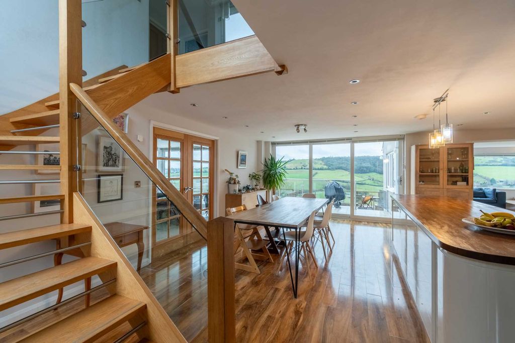 Property photo 3 of 26