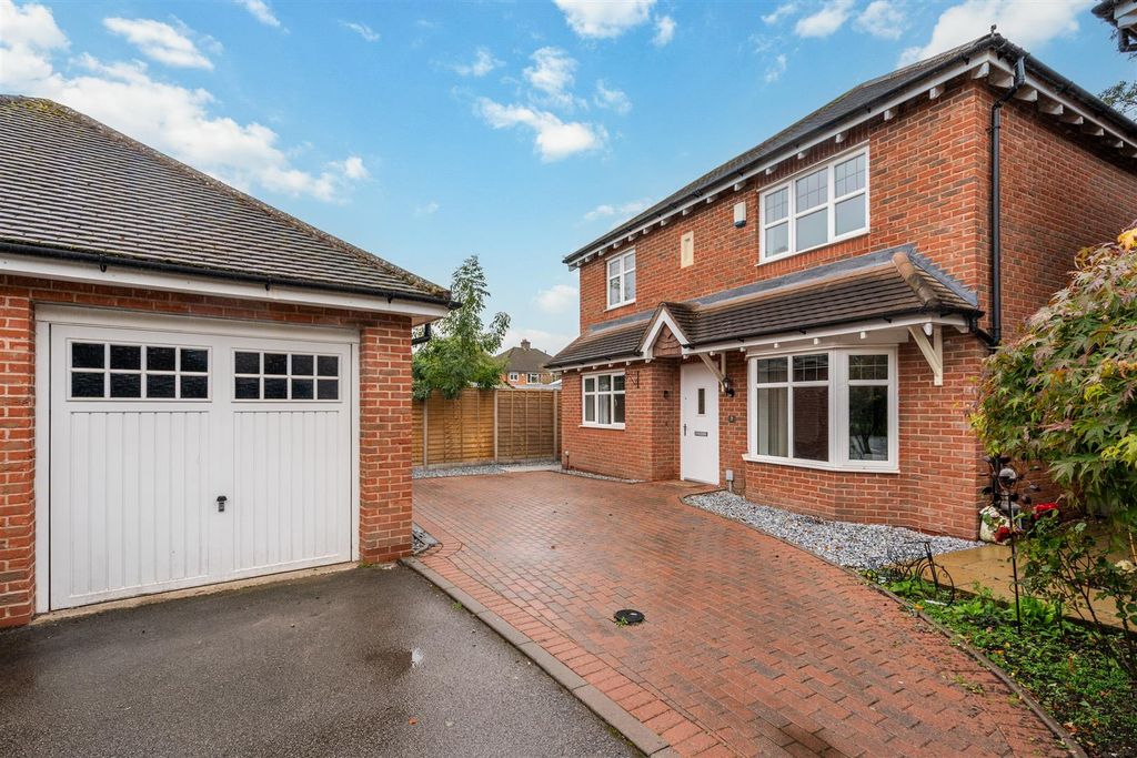 Property photo 1 of 18 7 Bretby Close_2.Jpg