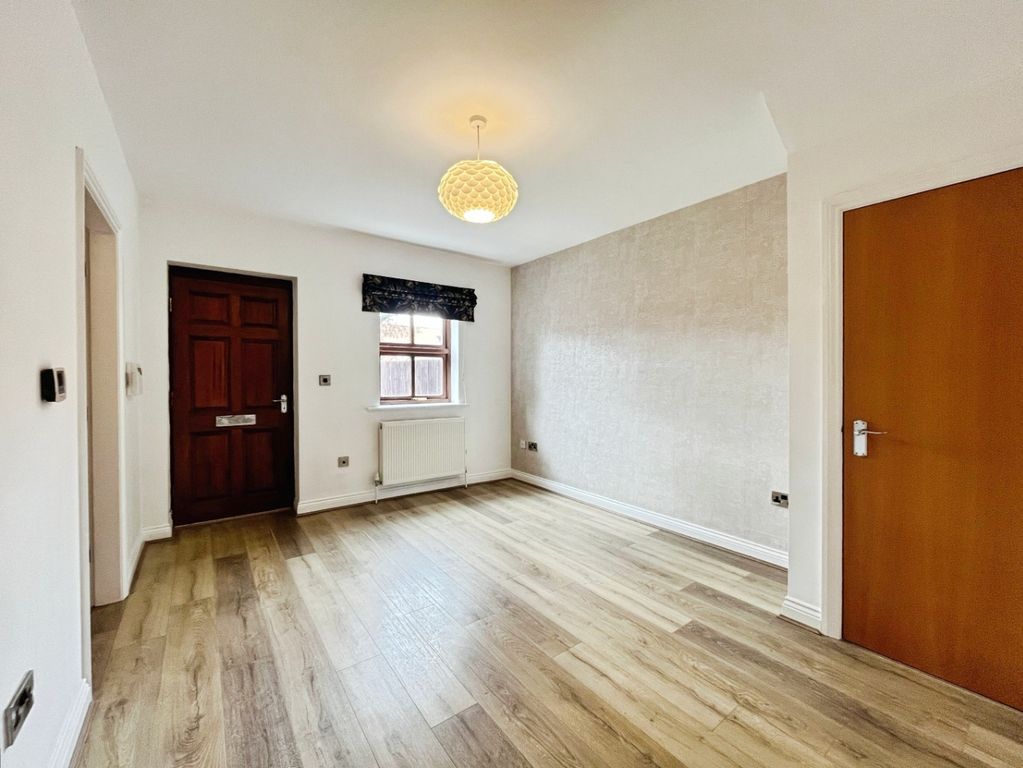 Property photo 2 of 13 4235515