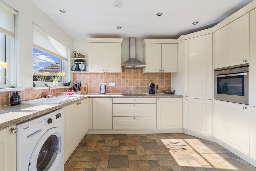 Property photo 2 of 23