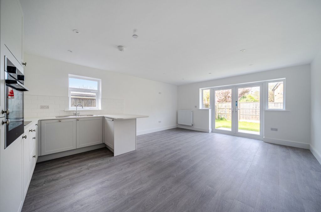 Property photo 2 of 14 1446951-9-69E0B44...