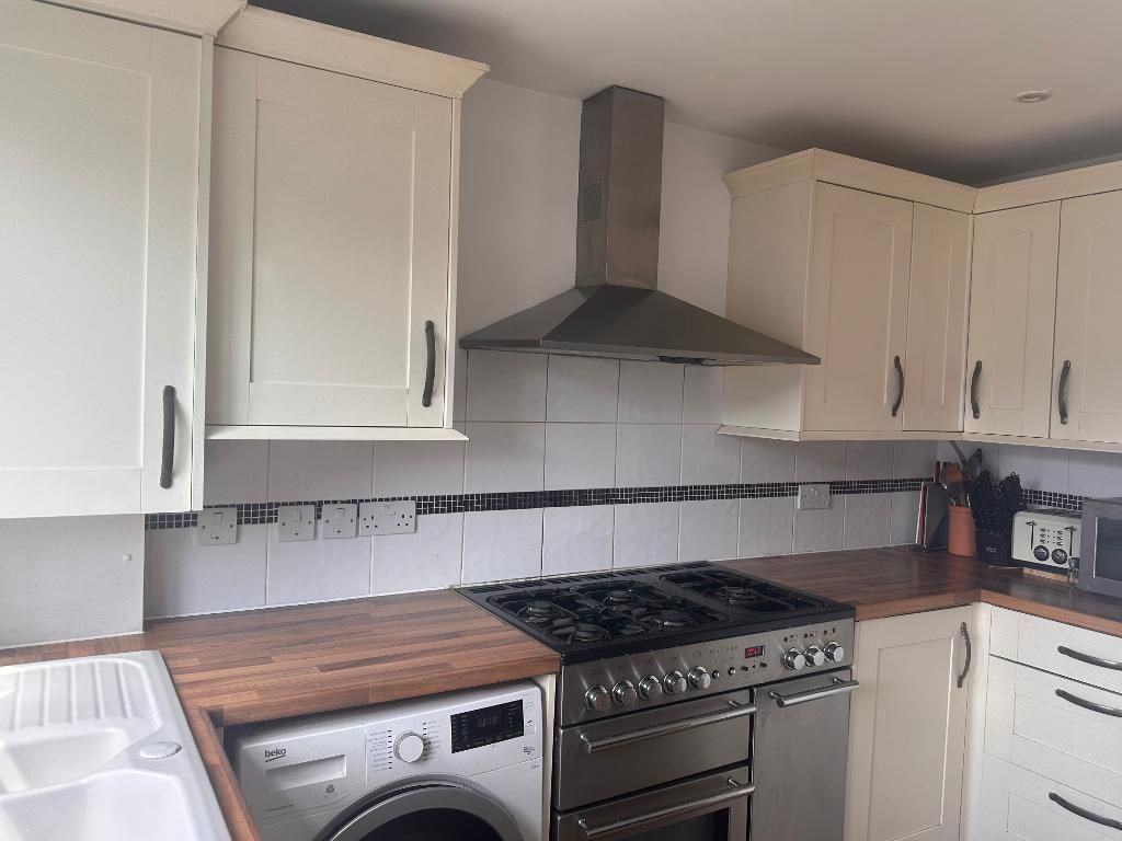 Property photo 2 of 14 Kitchen