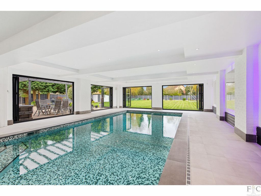 Property photo 2 of 36