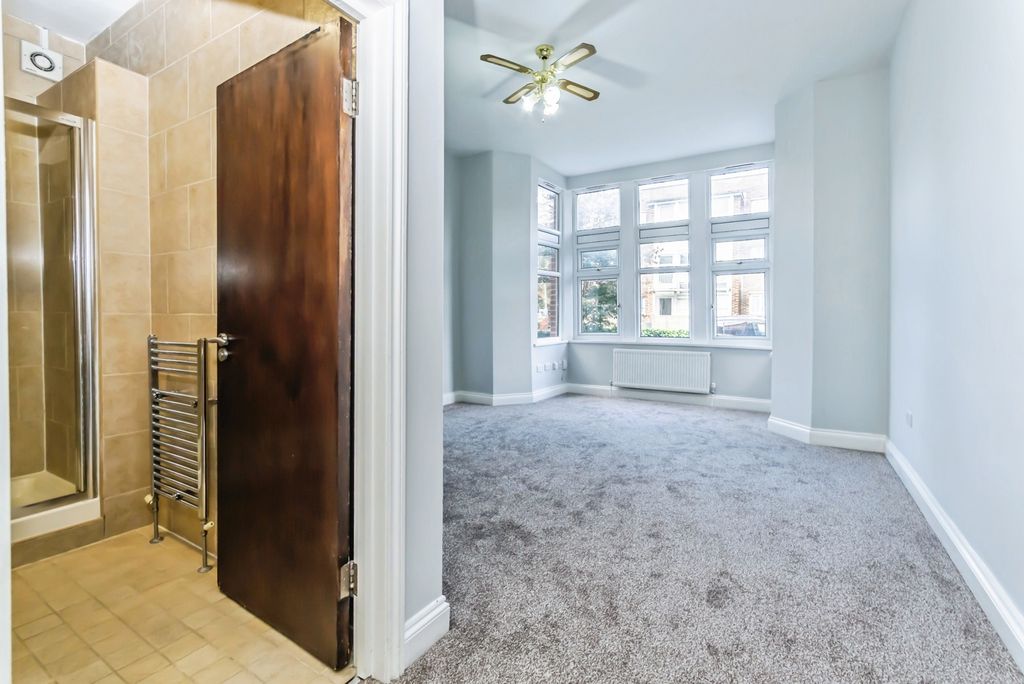 Property photo 3 of 23 Pbox-Img.Jpg