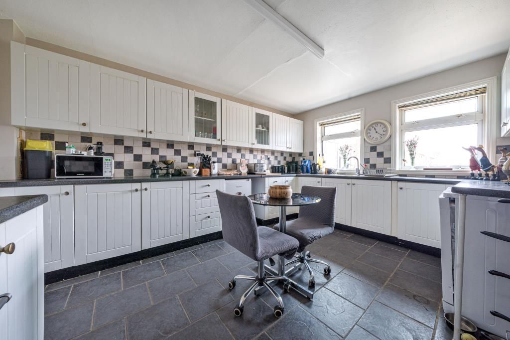 Property photo 2 of 20 Kitchen