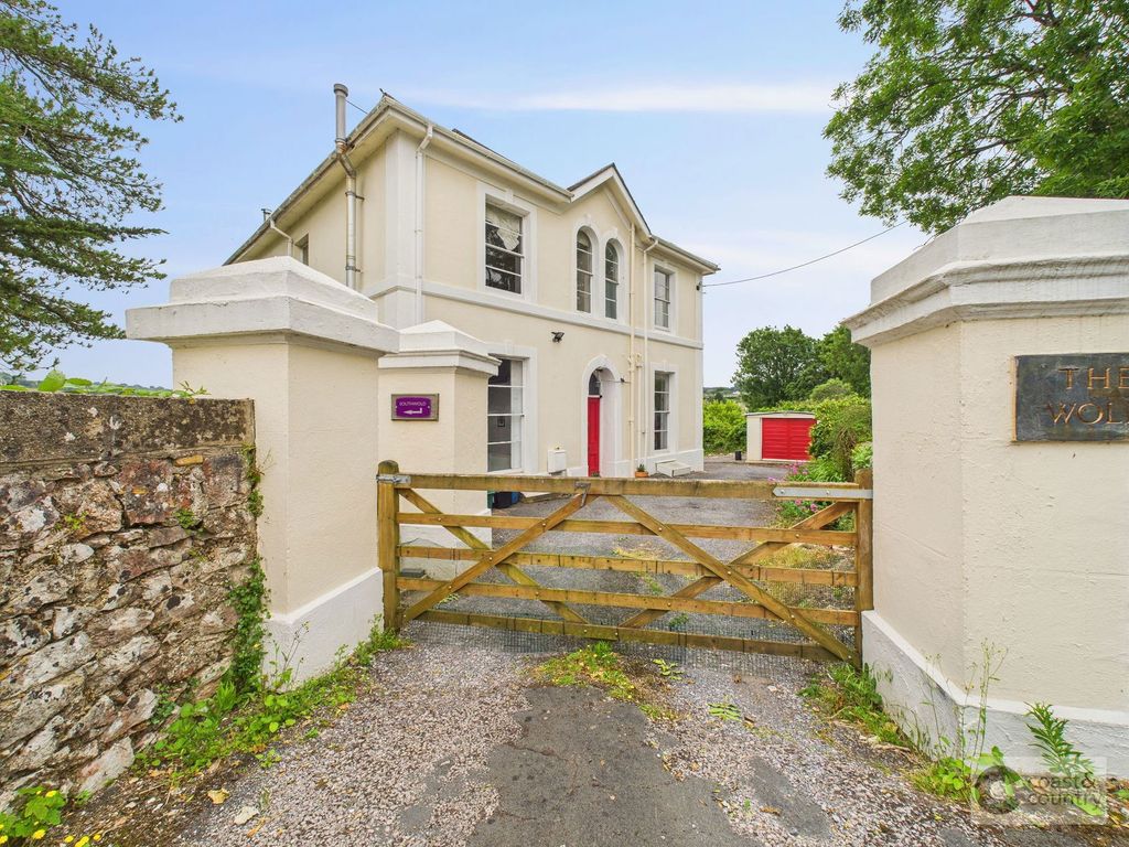 Property photo 2 of 31