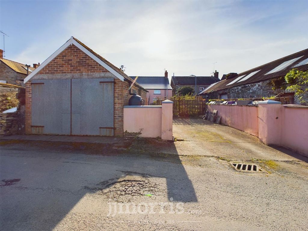 Property photo 3 of 45 Garage/Outbuilding