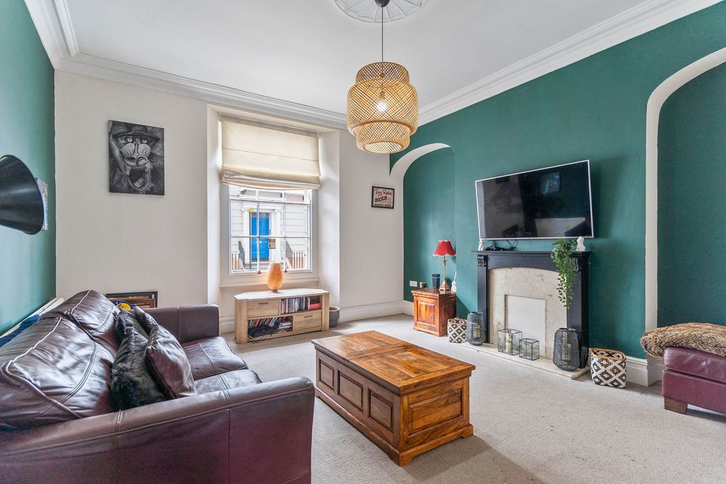 Property photo 3 of 19