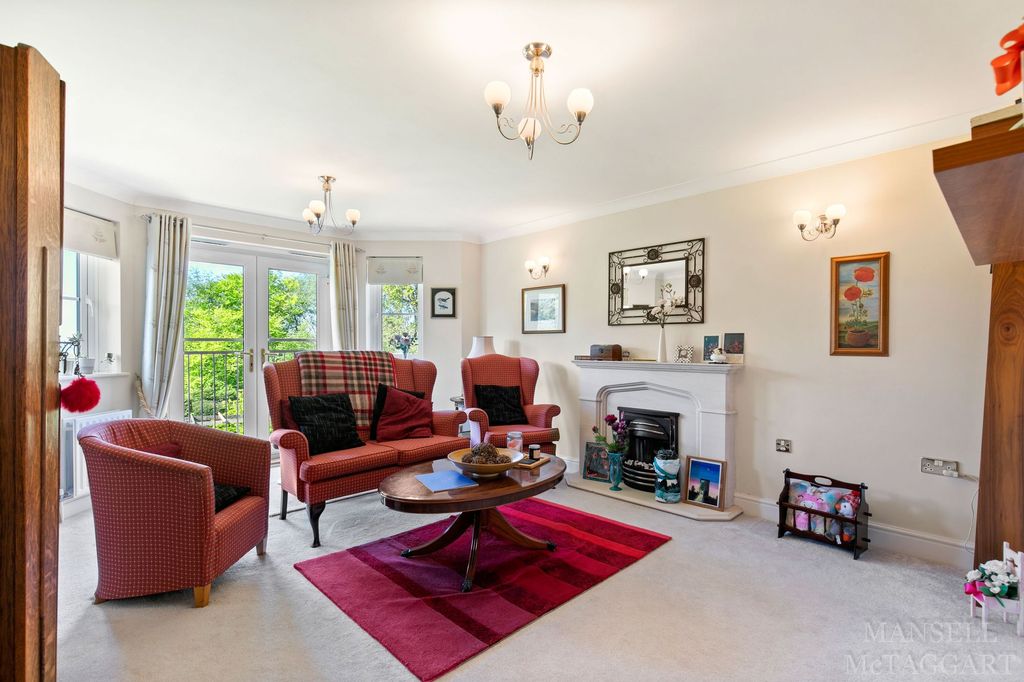 Property photo 3 of 27