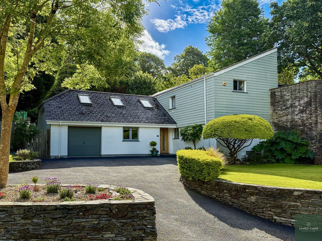 Property photo 1 of 33