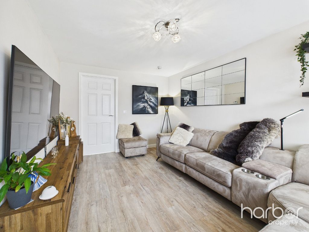 Property photo 2 of 22 4432415