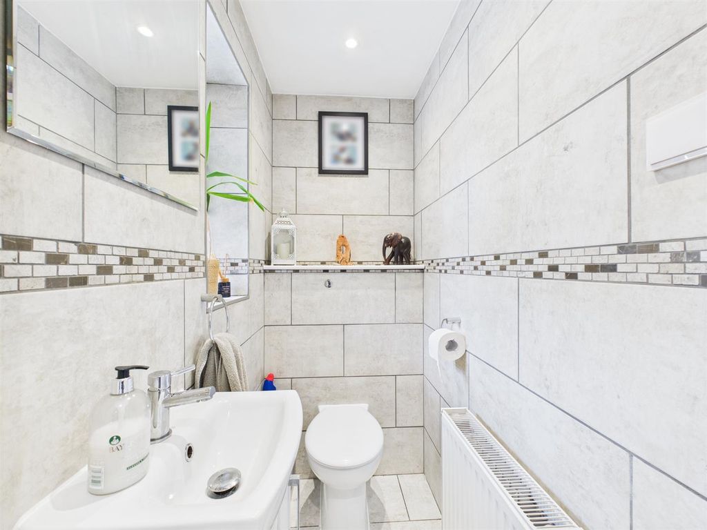 Property photo 2 of 20 Cam02295G0-Pr0268-Still001.Jpg