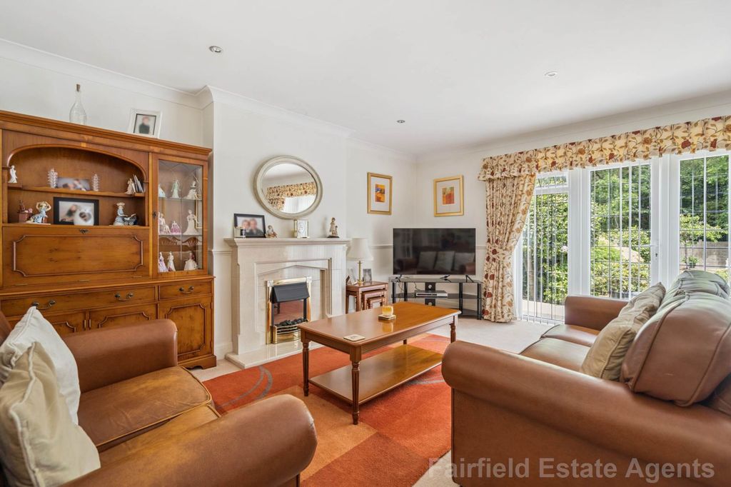 Property photo 2 of 24