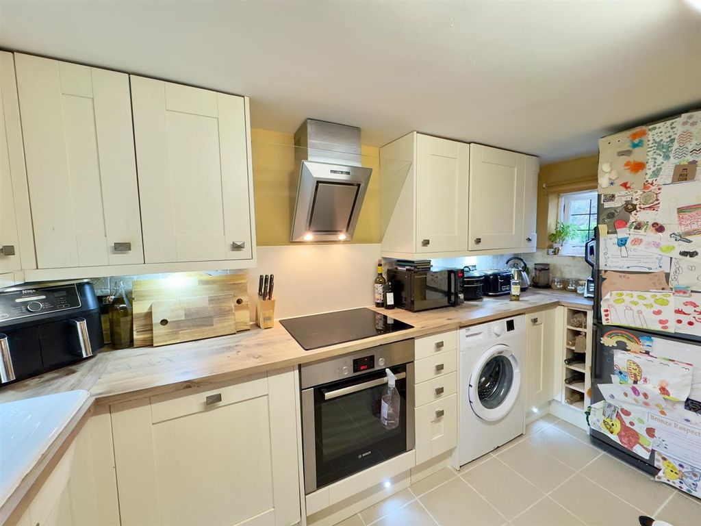 Property photo 3 of 21 Kitchen