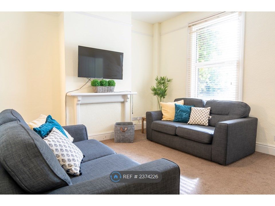 Property photo 1 of 9 Lounge With Flat Screen Tv