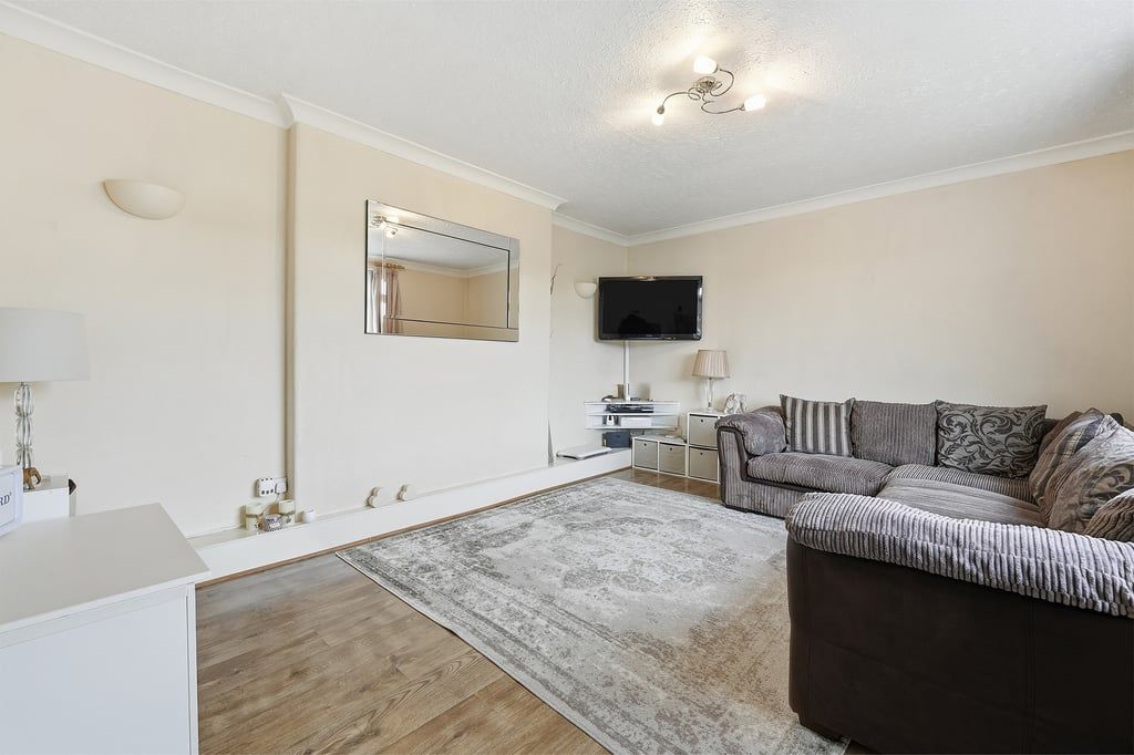 Property photo 2 of 28