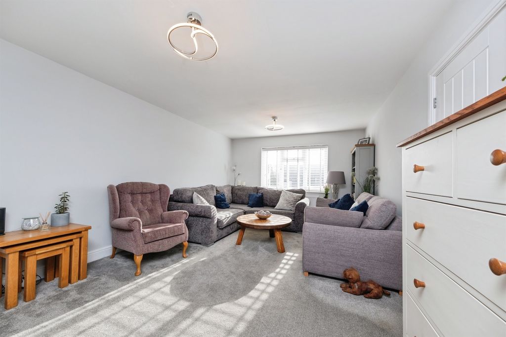 Property photo 2 of 20