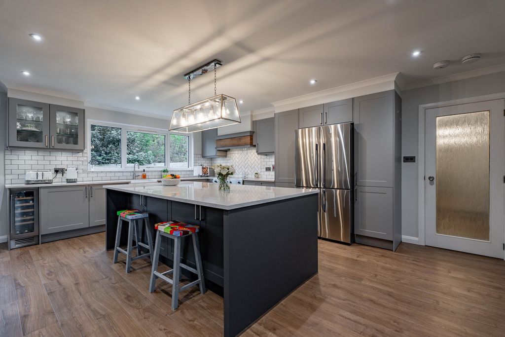 Property photo 3 of 31