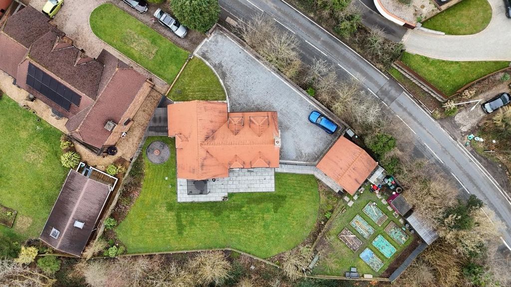 Property photo 2 of 34