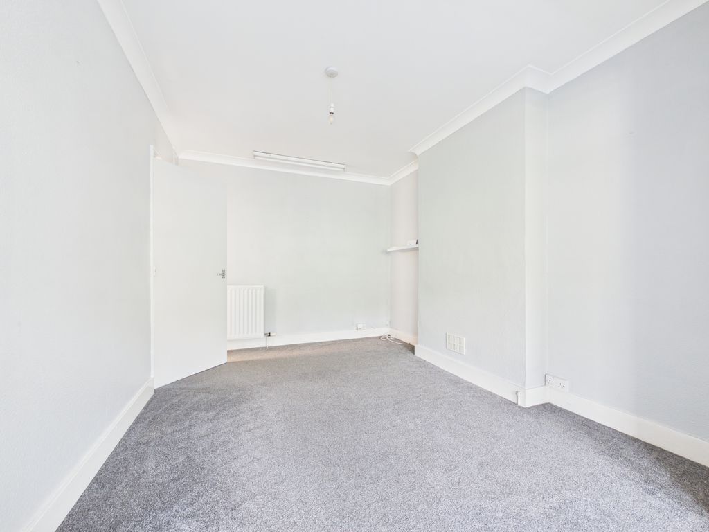 Property photo 2 of 9 Photo 6