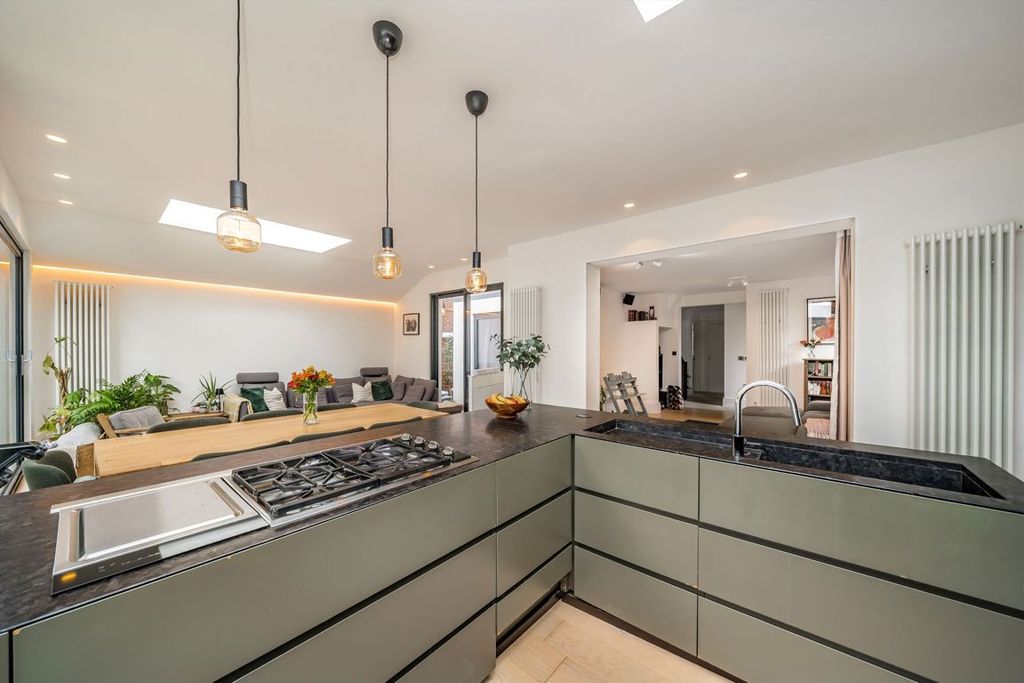 Property photo 3 of 12