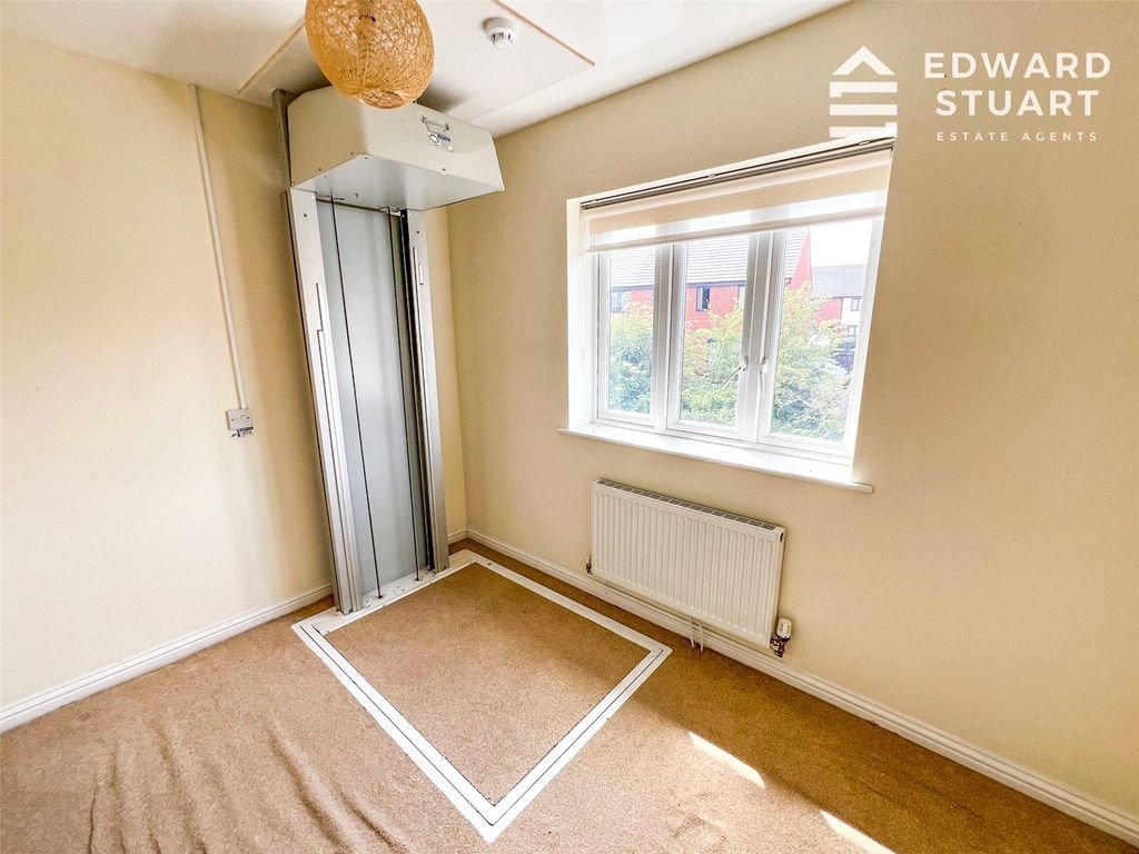 Property photo 2 of 16 Picture No. 12