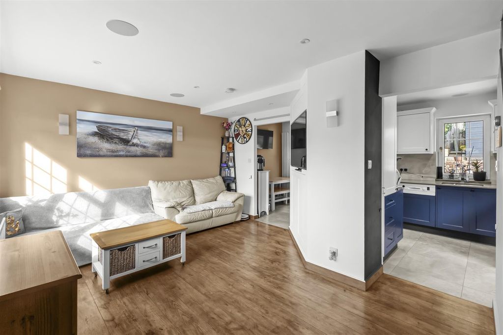 Property photo 3 of 15 Hawthorne Rd-4.Jpg