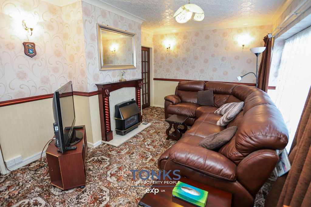 Property photo 2 of 20