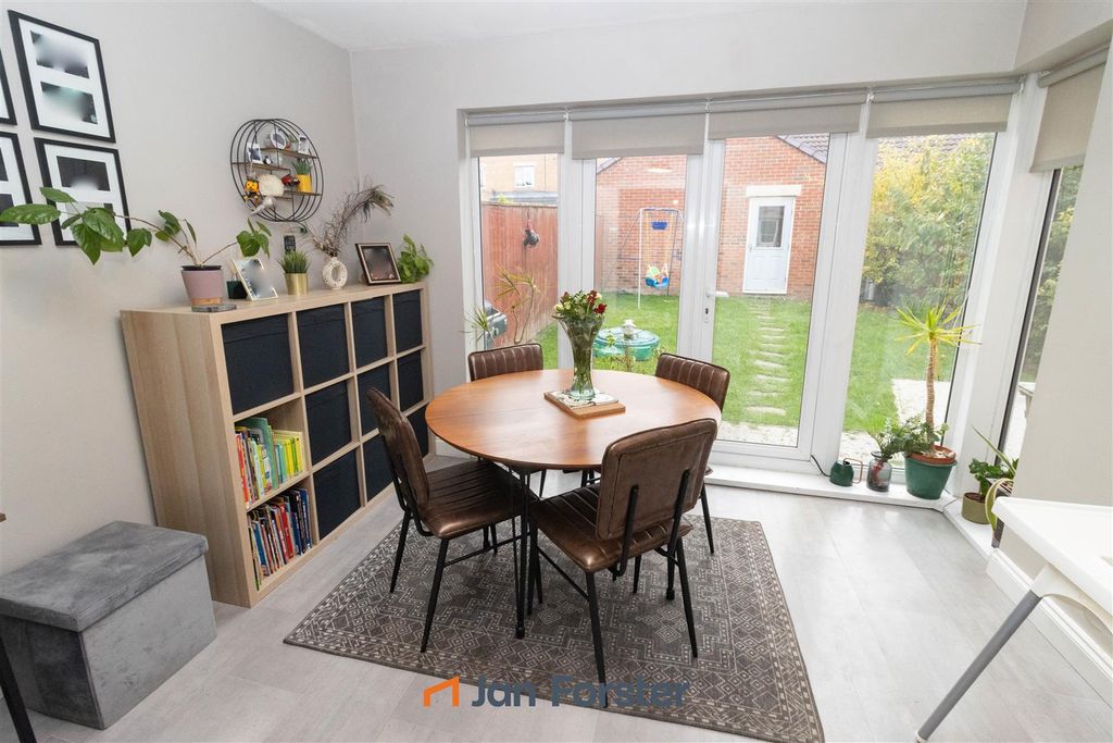 Property photo 1 of 12 Dining Room