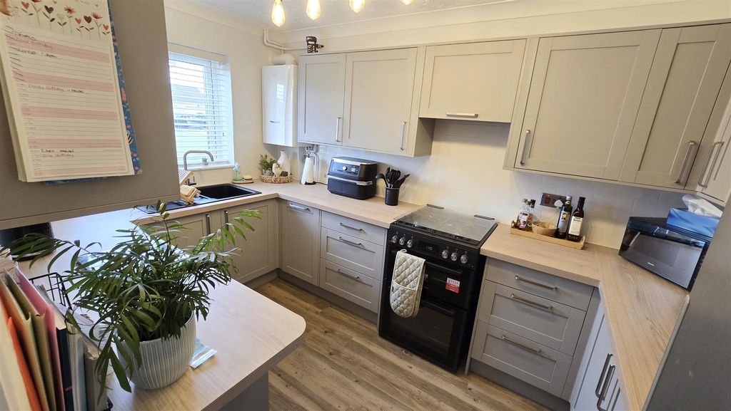 Property photo 2 of 15 Kitchen