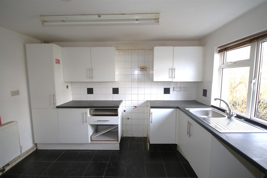 Property photo 3 of 10 Kitchen A (2).Jpg