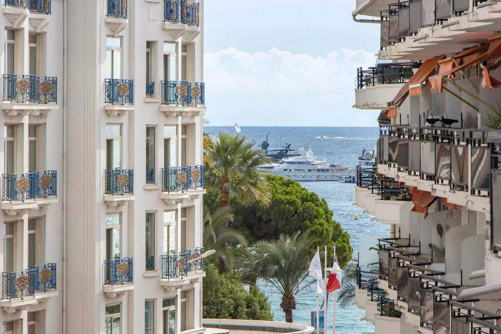 Property photo 1 of 7 Cannes Croisette - Corner Apartment With A Terrace And A Small Sea View