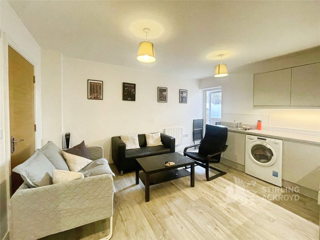 Property photo 1 of 11 Reception/Kitchen