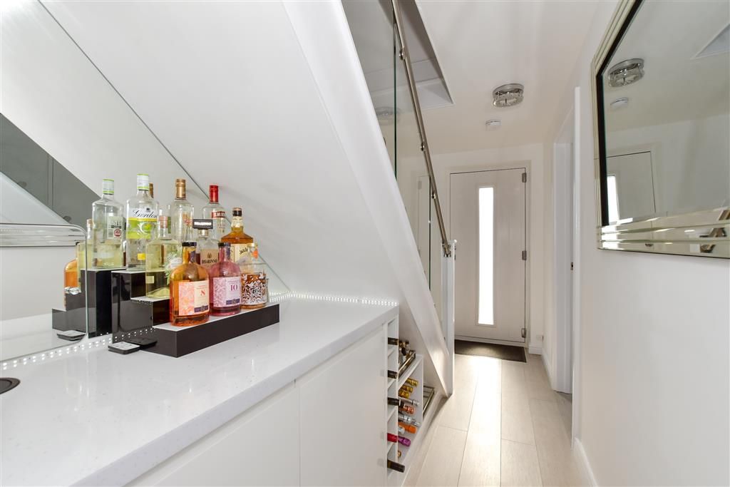 Property photo 3 of 18 Entrance Hall