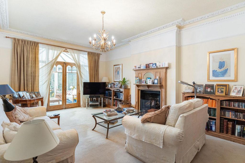 Property photo 2 of 21