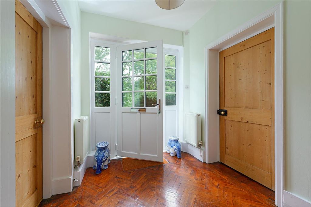 Property photo 2 of 32